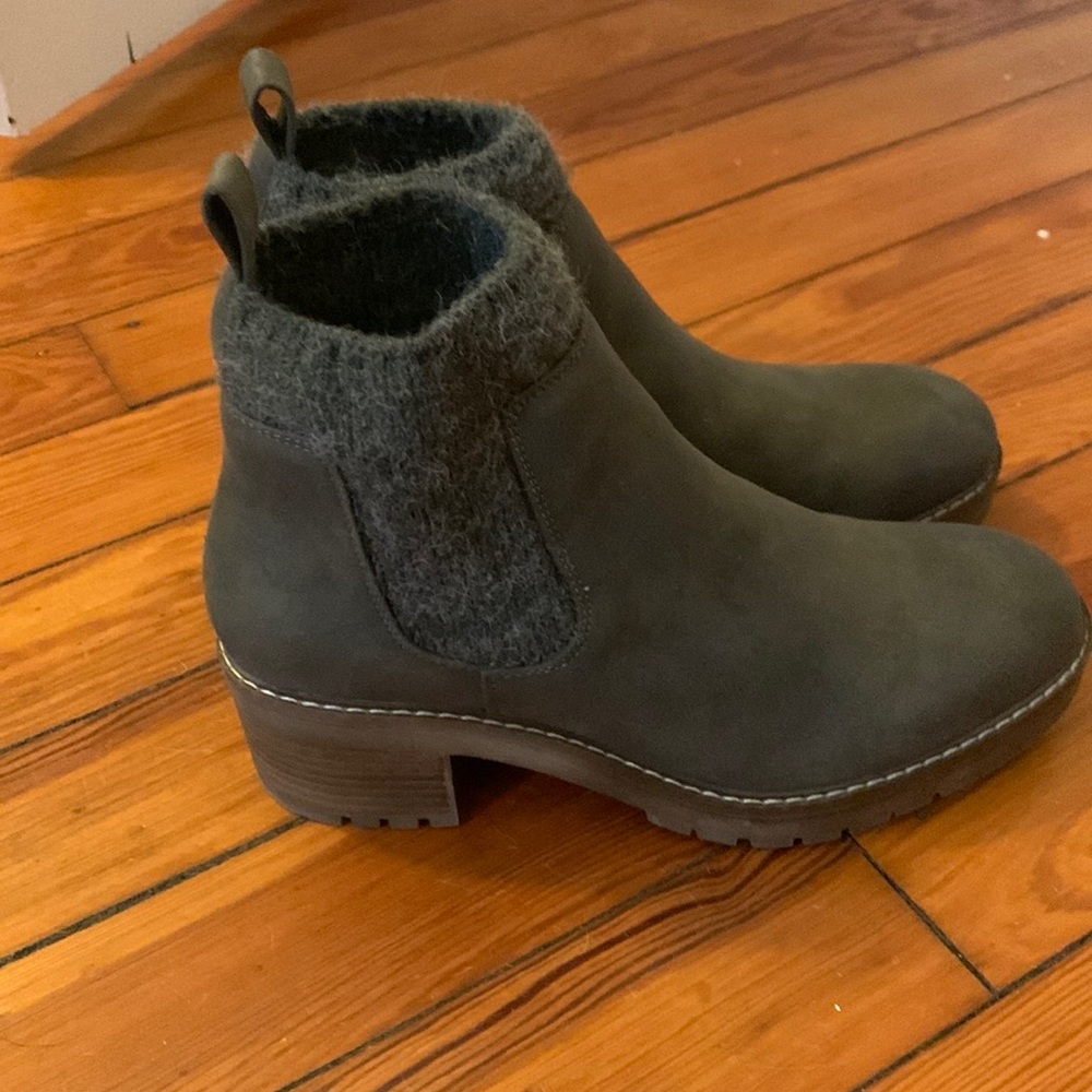 Crown Vintage Vegan Suede booties Size 11